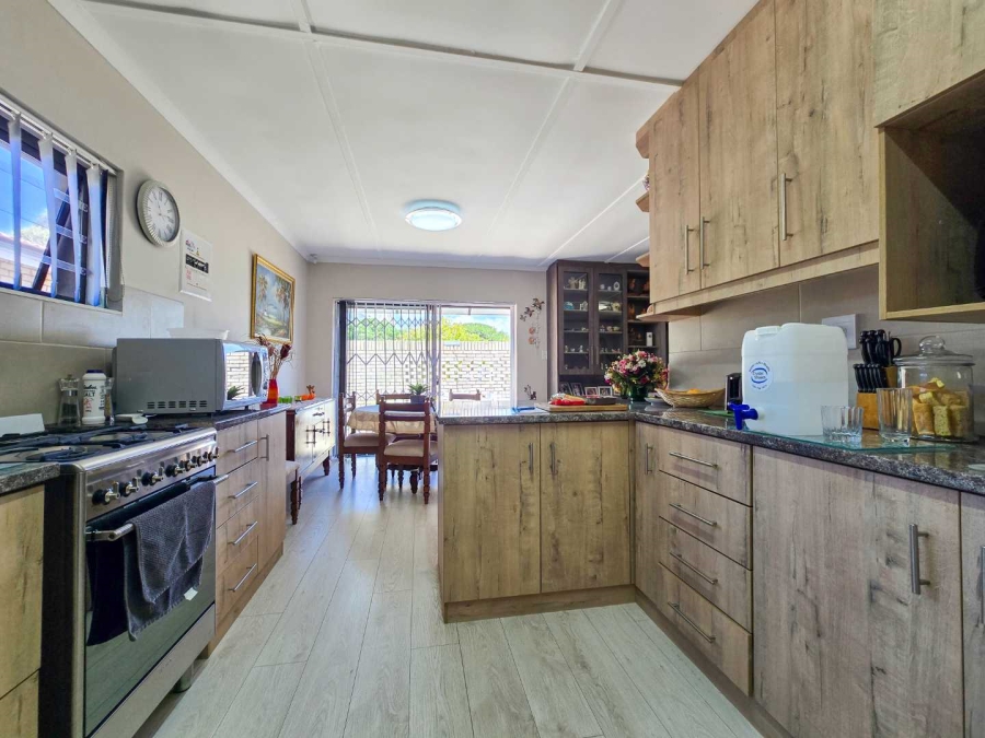 4 Bedroom Property for Sale in Stilbaai Wes Western Cape